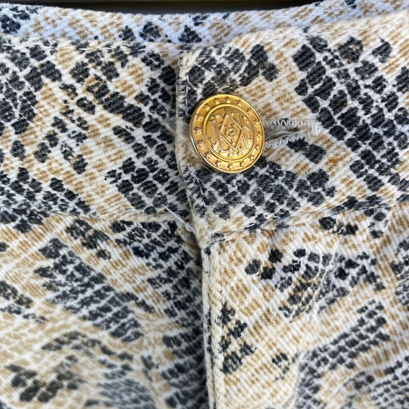 Gloria Vanderbilt Womens Snake Print High Waist Shorts - Picture 4 of 7